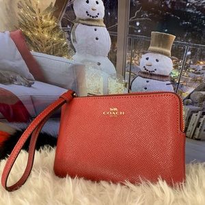 ✨EUC Couch Red Wrislette✨